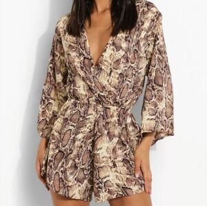 Boohoo Flare Sleeve Romper Size 12 NWT